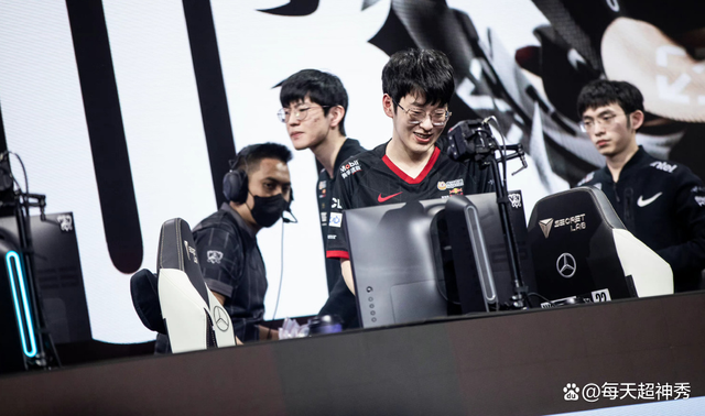 开云体育-TES横扫NS，Scout开启传奇时刻焦点之战入围赛，让粉丝疯狂欢呼的简单介绍