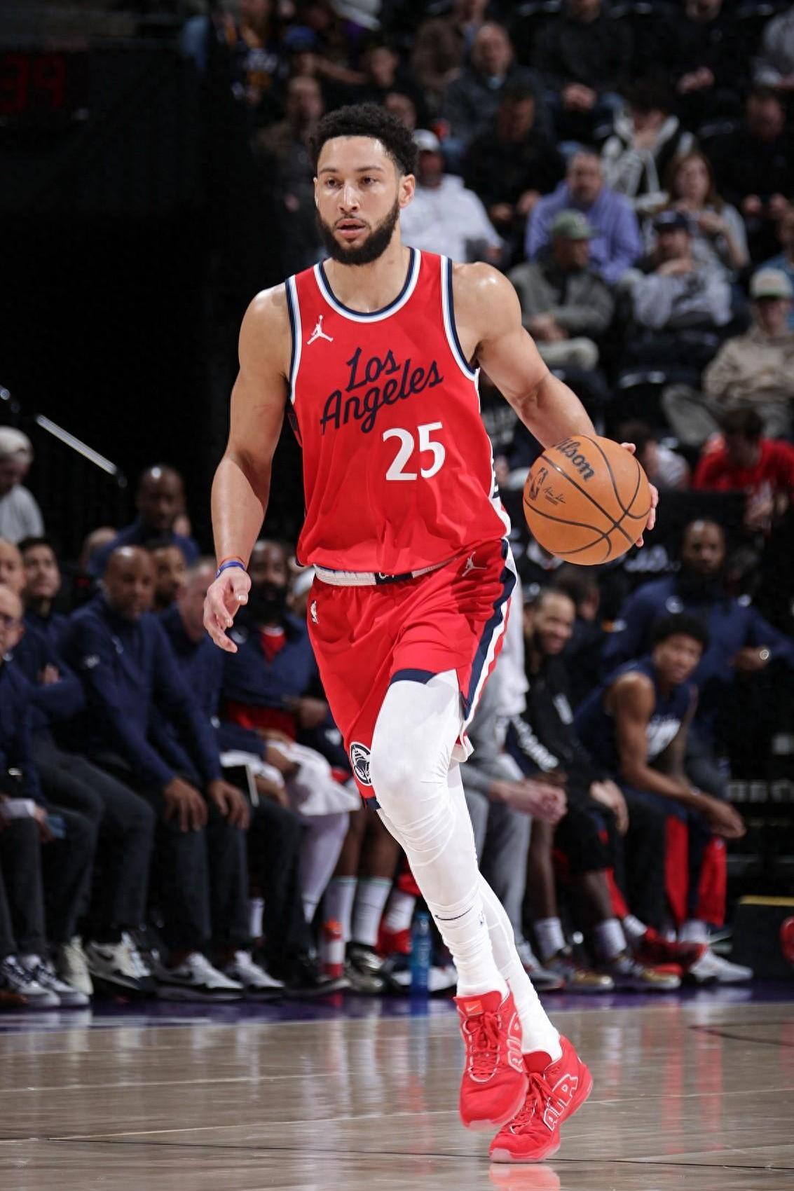 勇士B队翻盘西班牙男篮，西蒙斯送出助攻