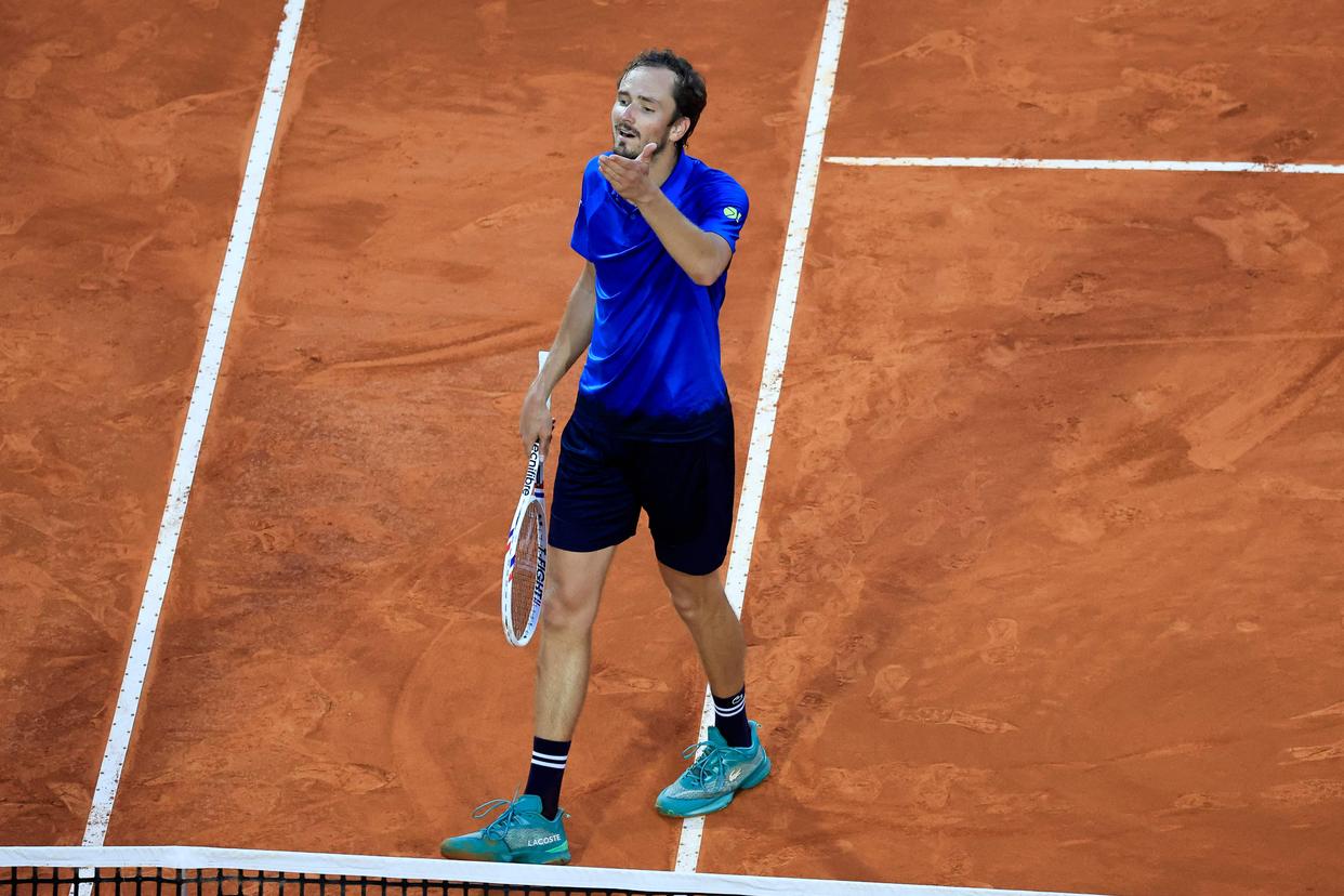 法国网球队鏖战西班牙网球队，梅德韦杰夫关键制胜的简单介绍