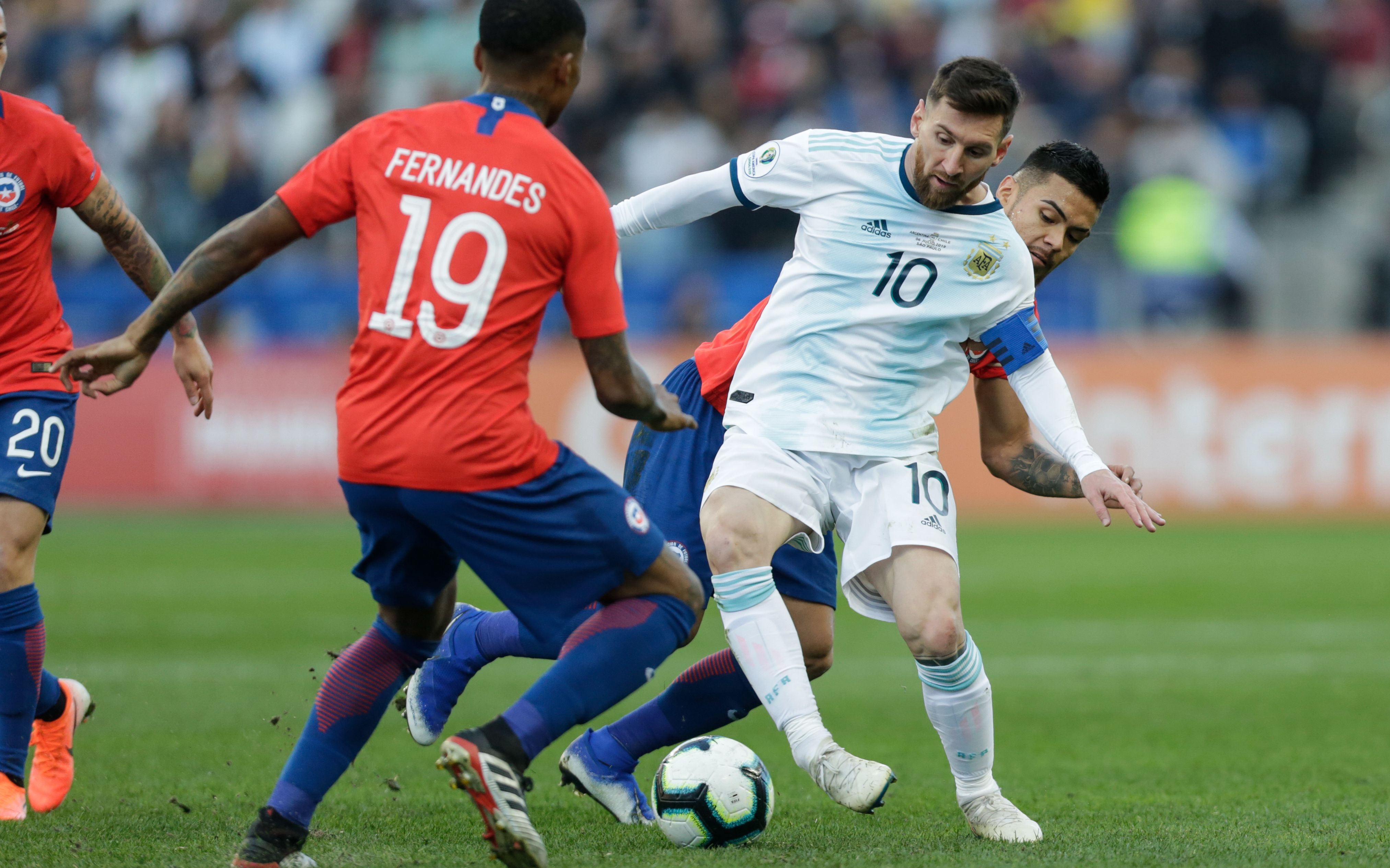 开云体育入口-阿根廷队在比赛中获得惊险胜利，晋级