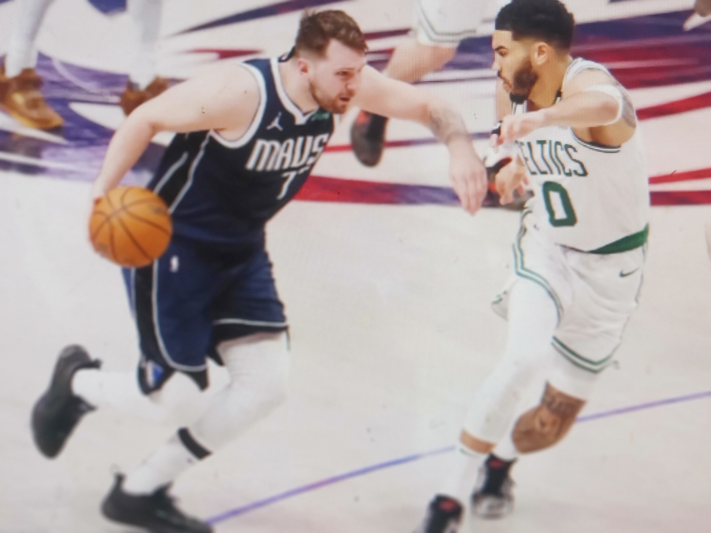 包含原标题：独行侠险胜爵士队，突破两连败的词条