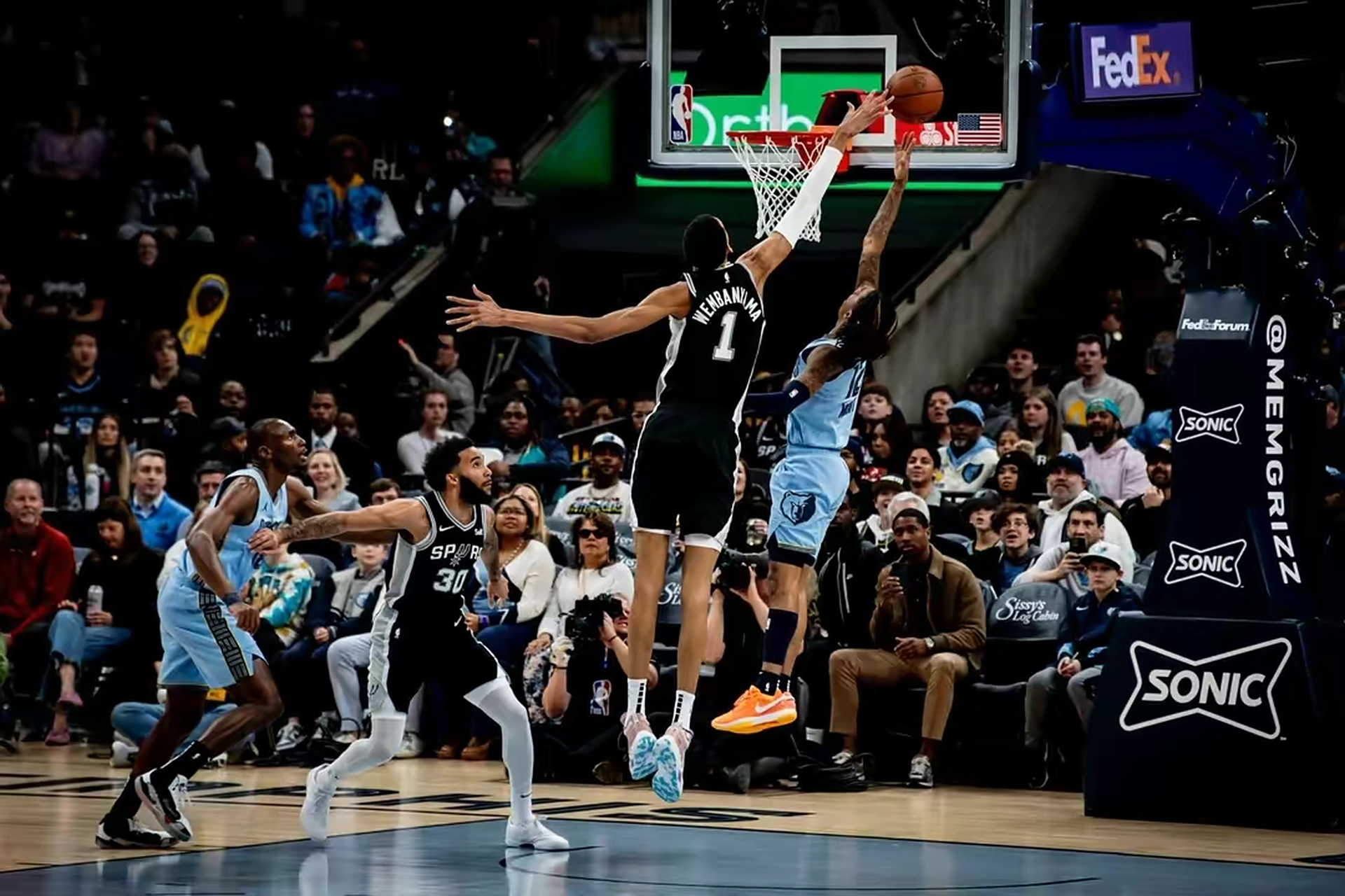 灰熊击败马刺，莫兰特练级成功