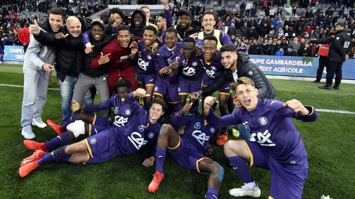 巴黎主场轻取图卢兹，稳居榜首的简单介绍