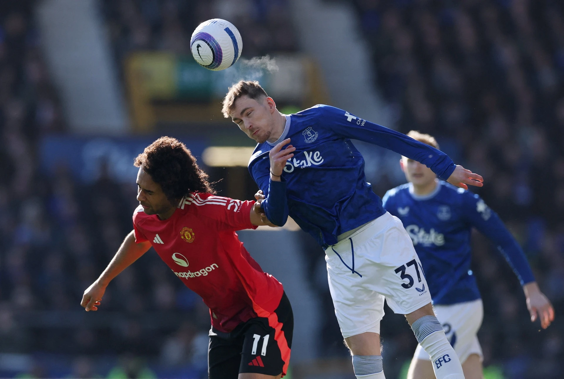 曼联丢点惨败，巴黎前锋狂揽三球