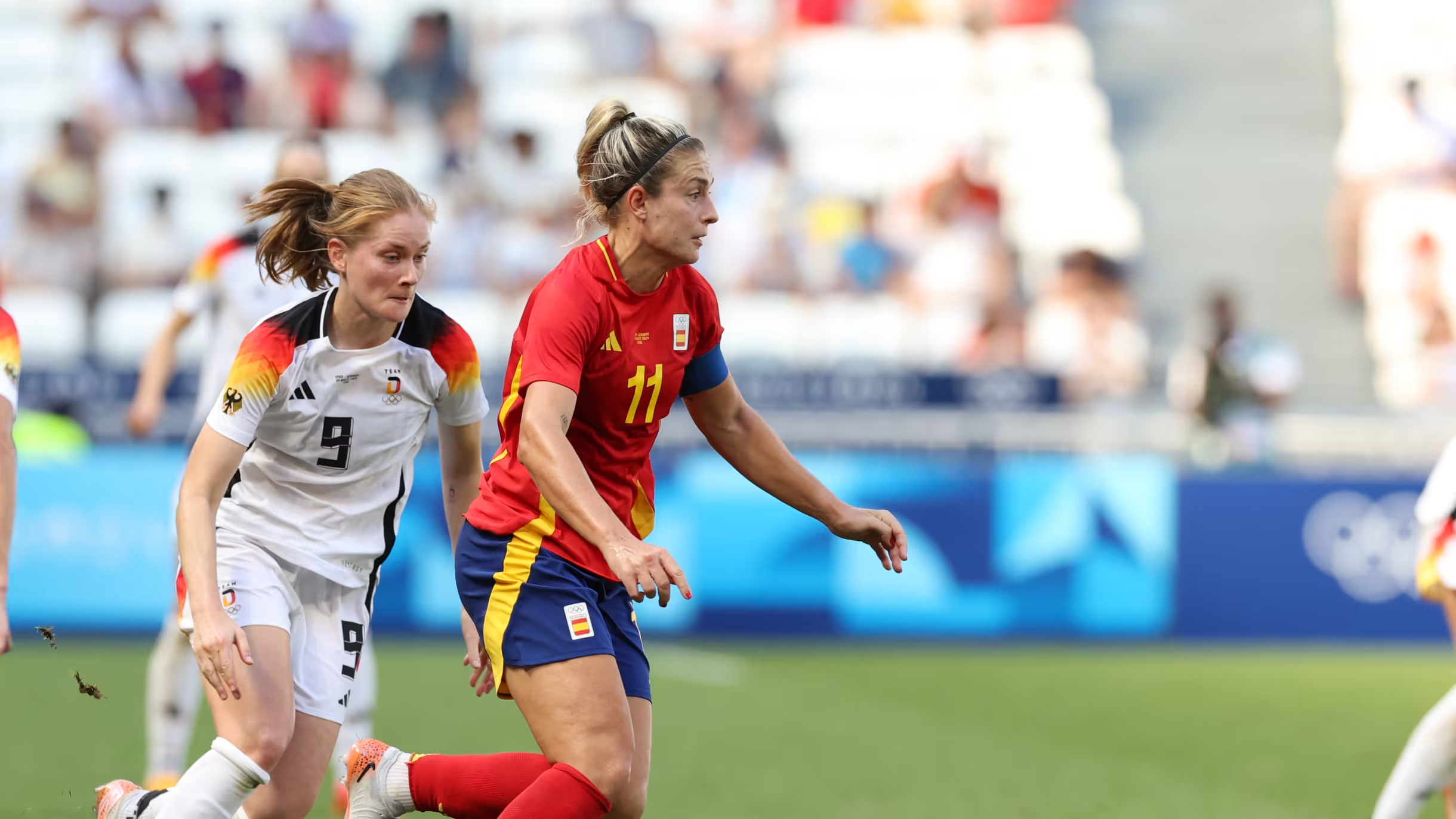 包含巴西女子足球赛：东道主庆祝胜出，意大利队风采依旧的词条