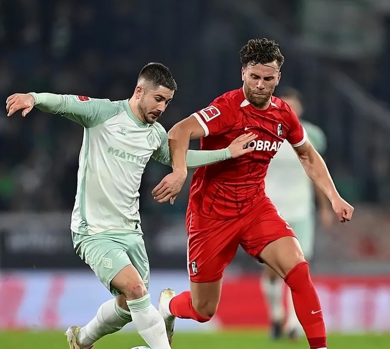 包含弗赖堡客场不敌莱比锡，遭遇失利的词条