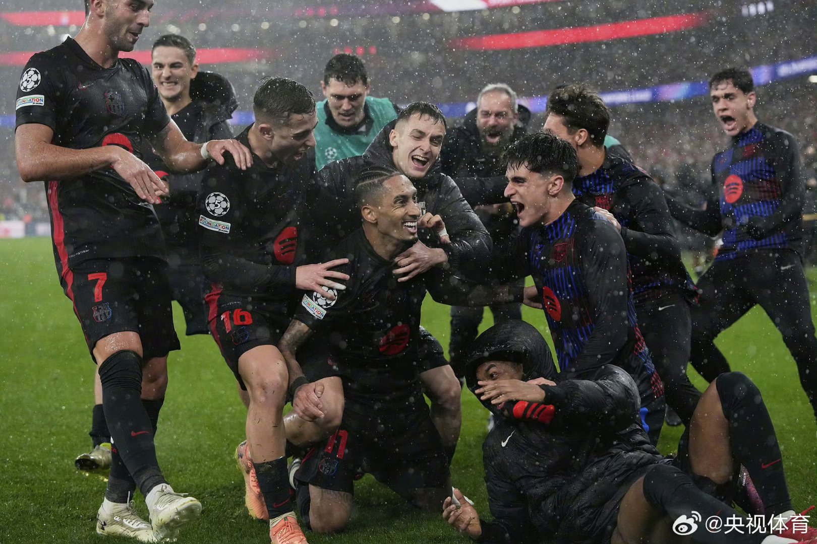 瓦伦西亚连续争抢成功巴黎门将连续扑点