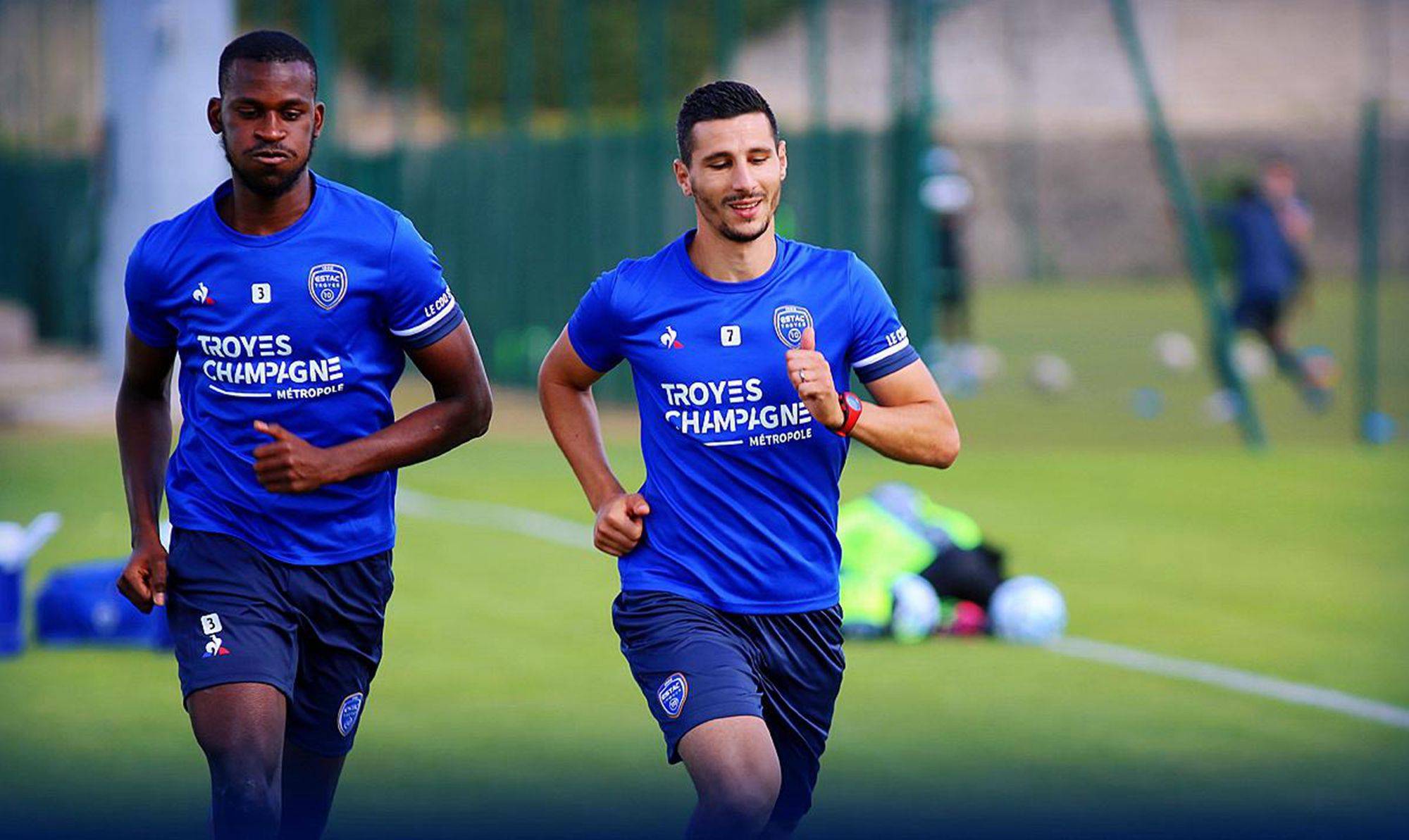 开云下载-包含圣埃蒂安客场惨败里昂，球队陷入低迷的词条