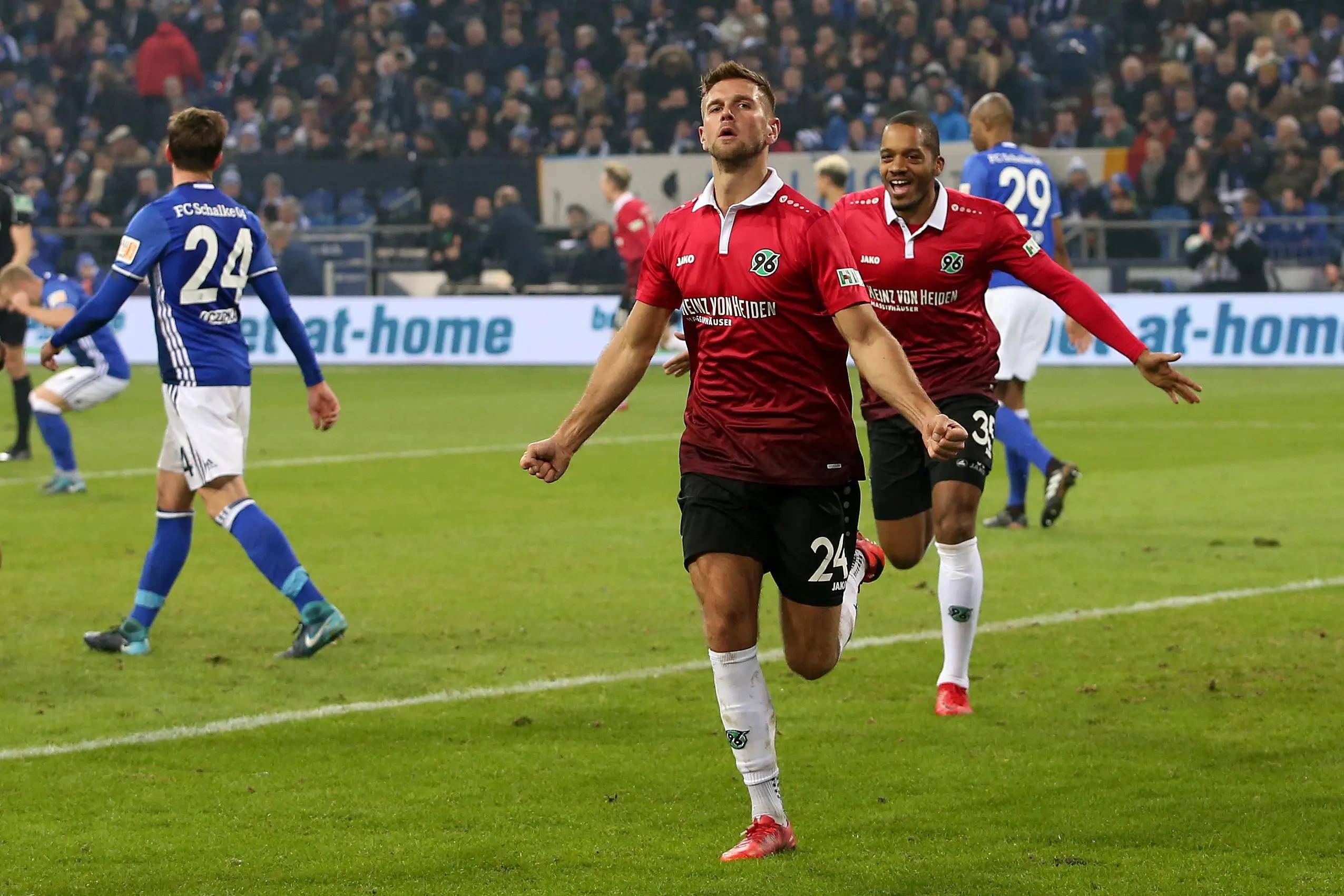 沙尔克客场独揽胜利，表现出乎意料强大