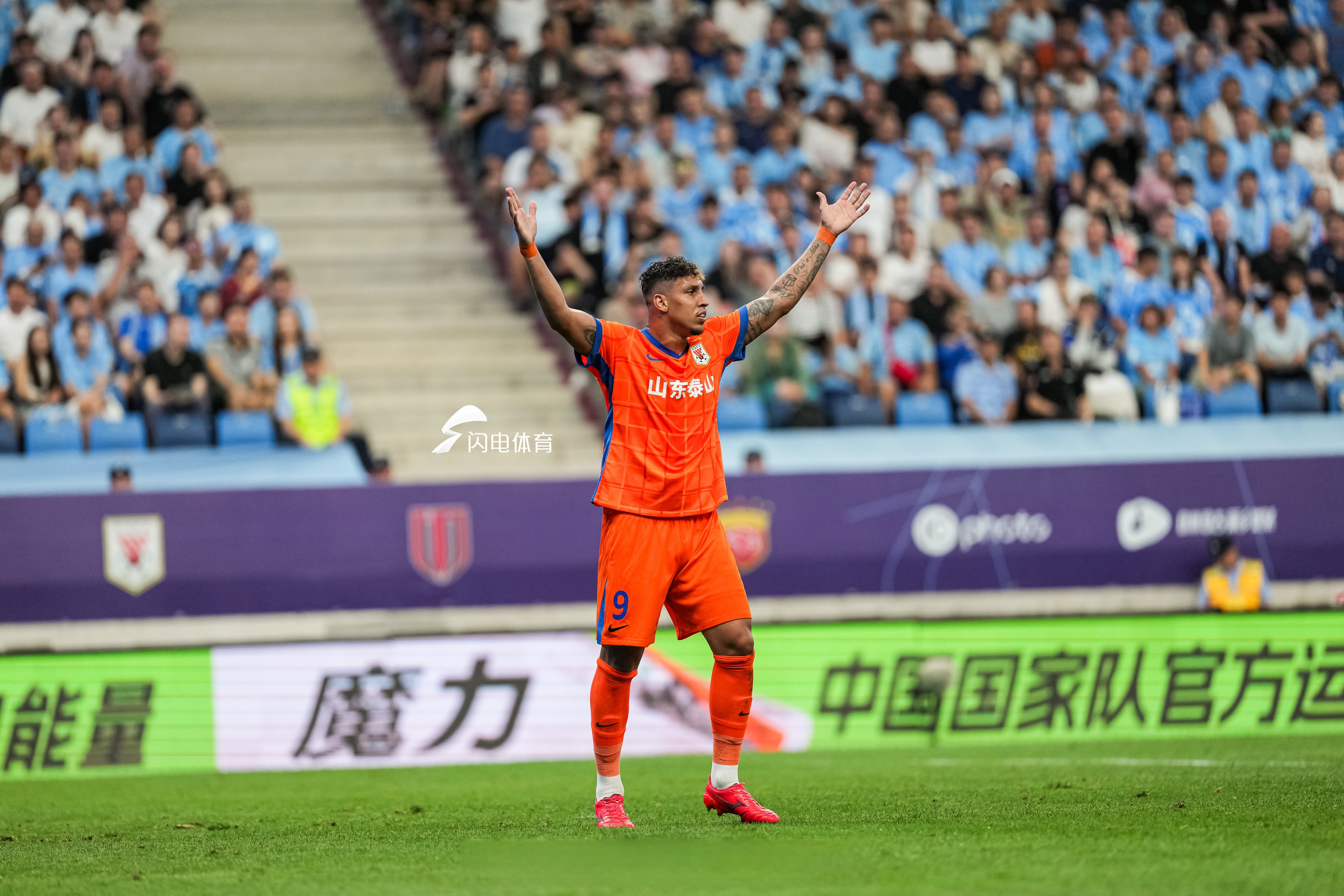 开云体育直播-包含国内足球职业联赛频传成功传闻，球队事业蒸蒸日上的词条