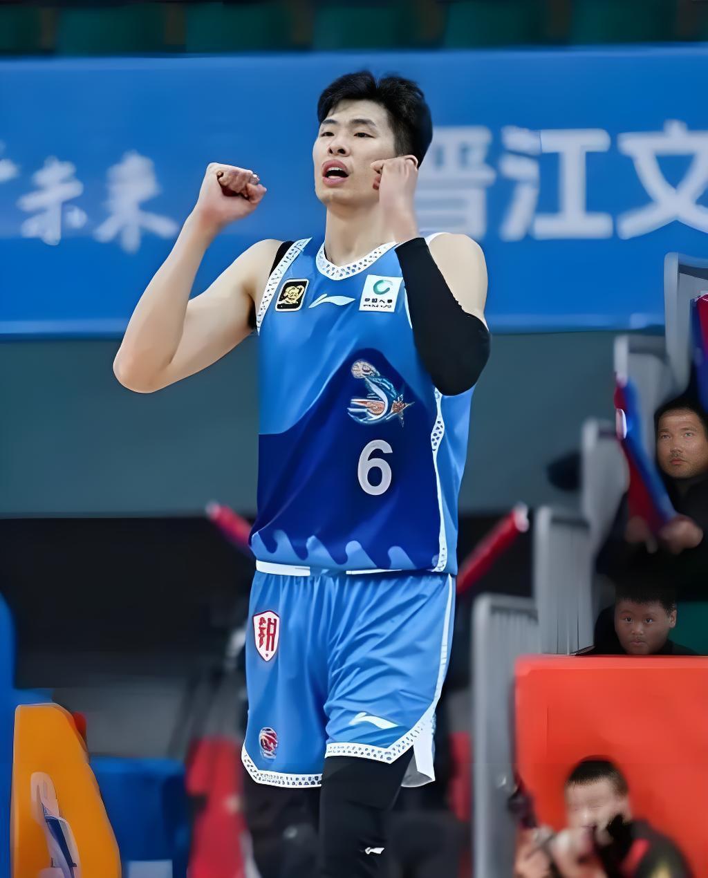 福建队在比赛中表现出色,取得胜利 福建队在比赛中表现出色,取得胜利