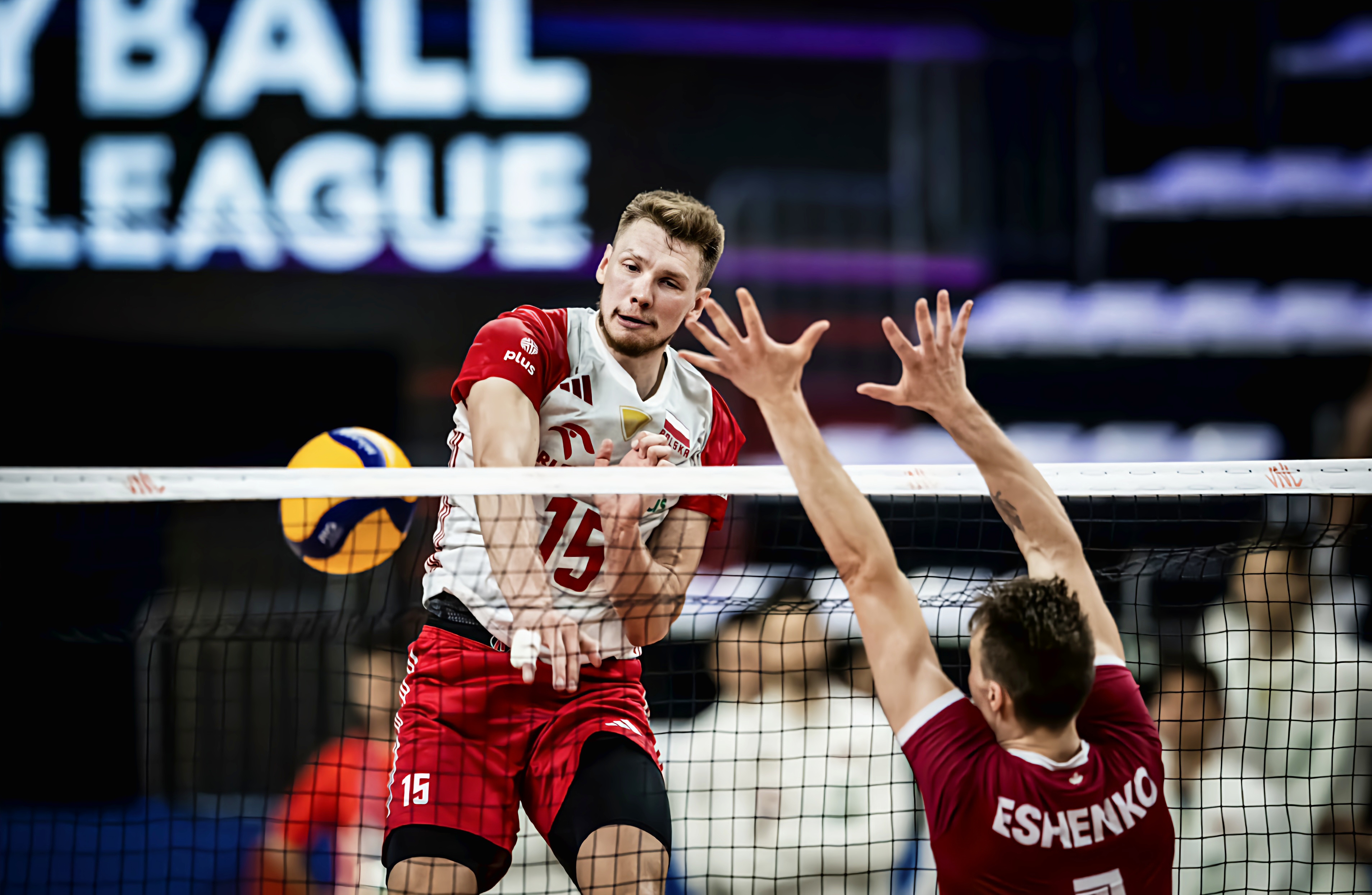 奥地利队险胜波兰队，奥恰洛夫统治全场的简单介绍