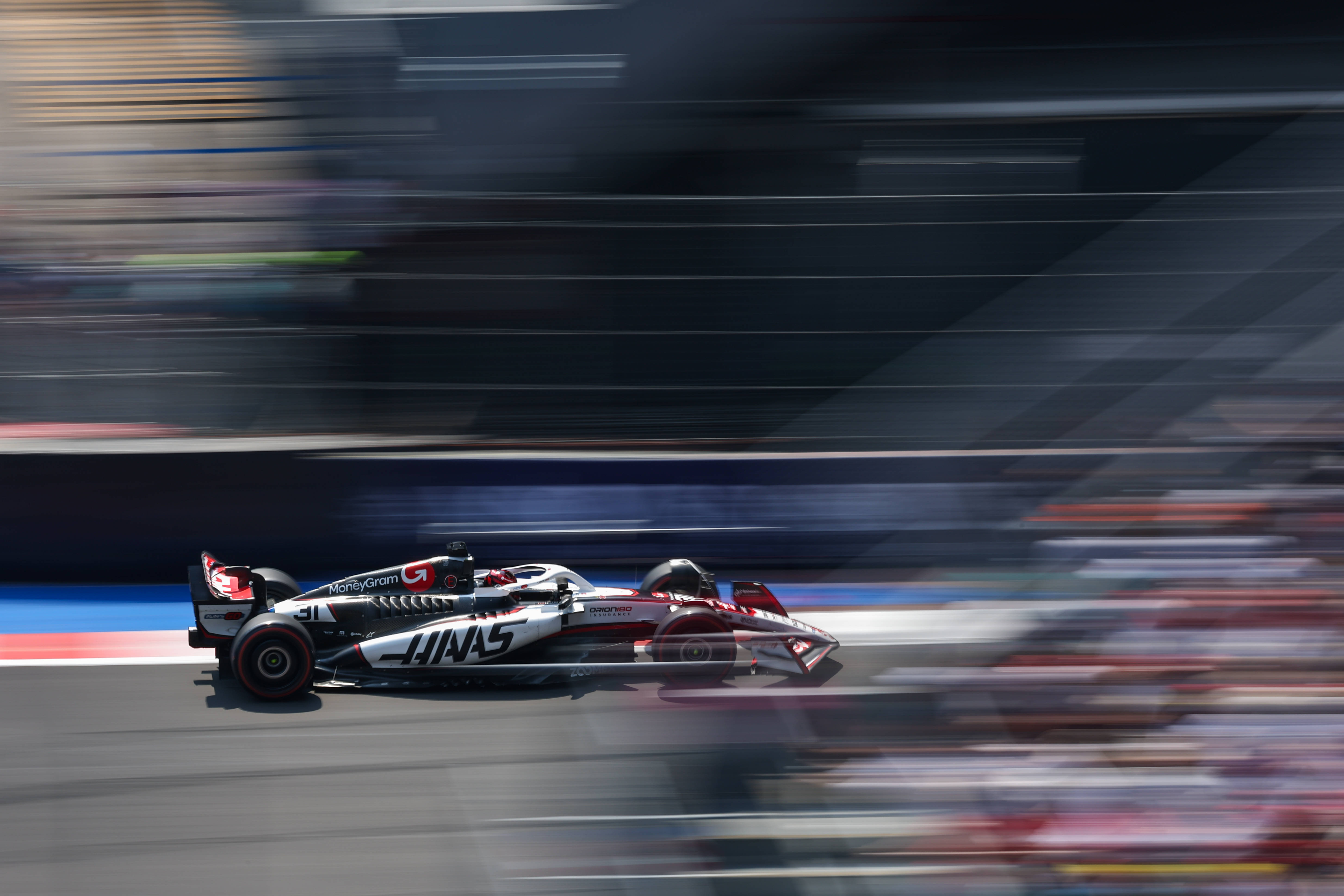 开云体育APP下载-哈斯车队完胜红牛二队，塞恩斯刷新纪录