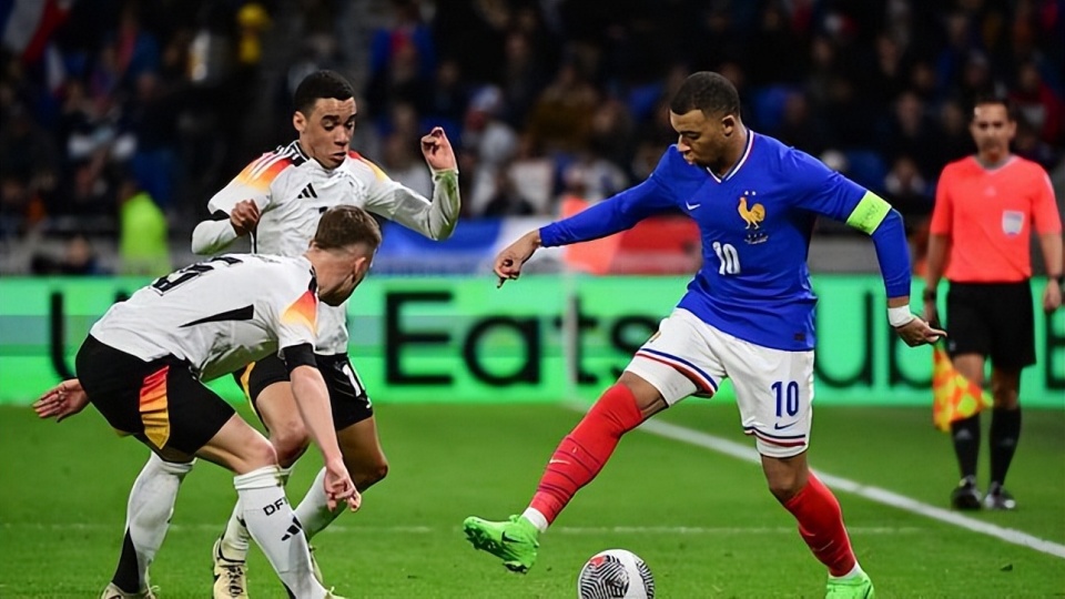 关于德国队完胜法国队，黄鸭组合统治全场的信息