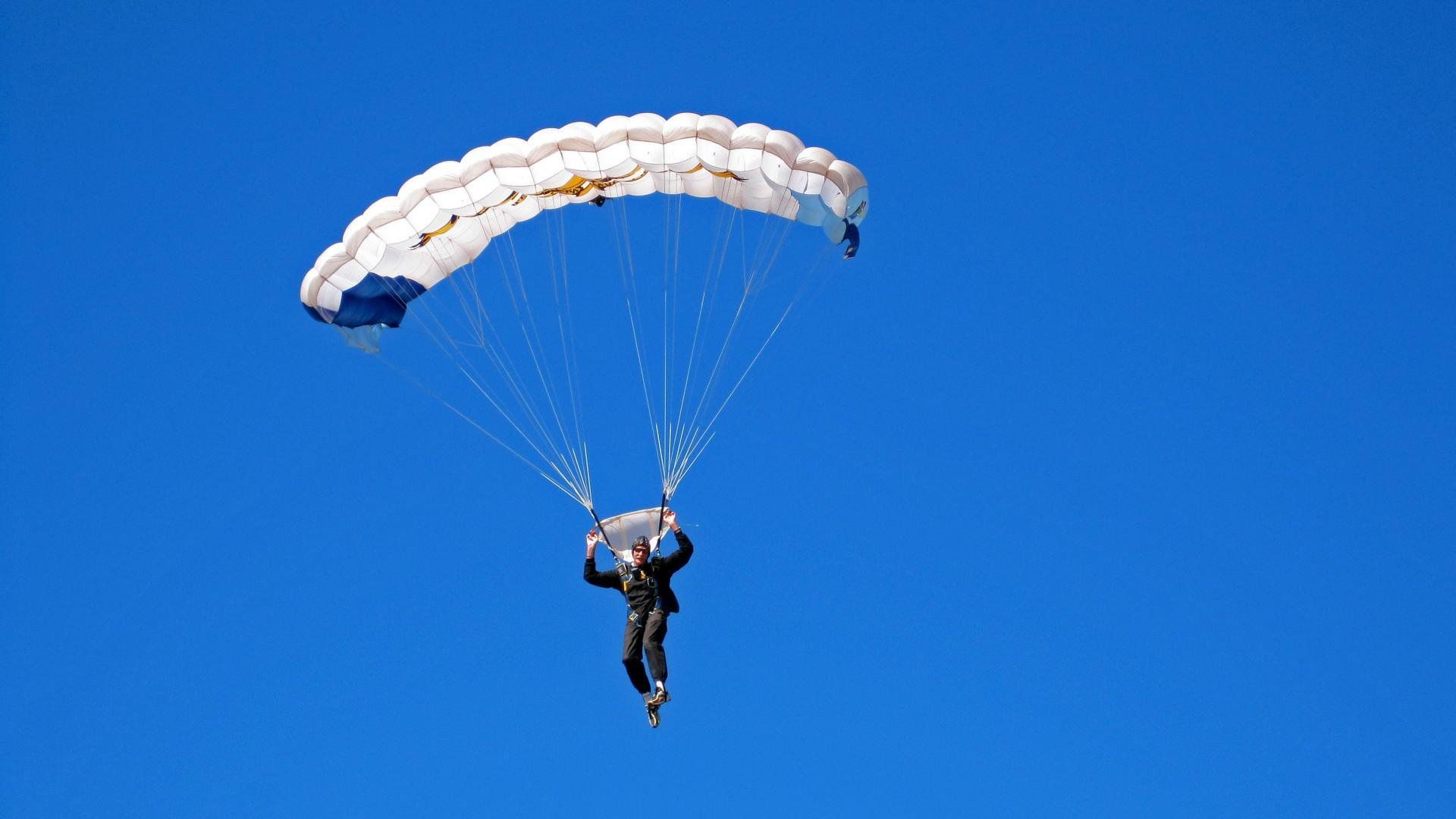 鏖战沙勒罗瓦，罗德里戈一剑封喉，比利时险胜巴拉圭背后的战术博弈